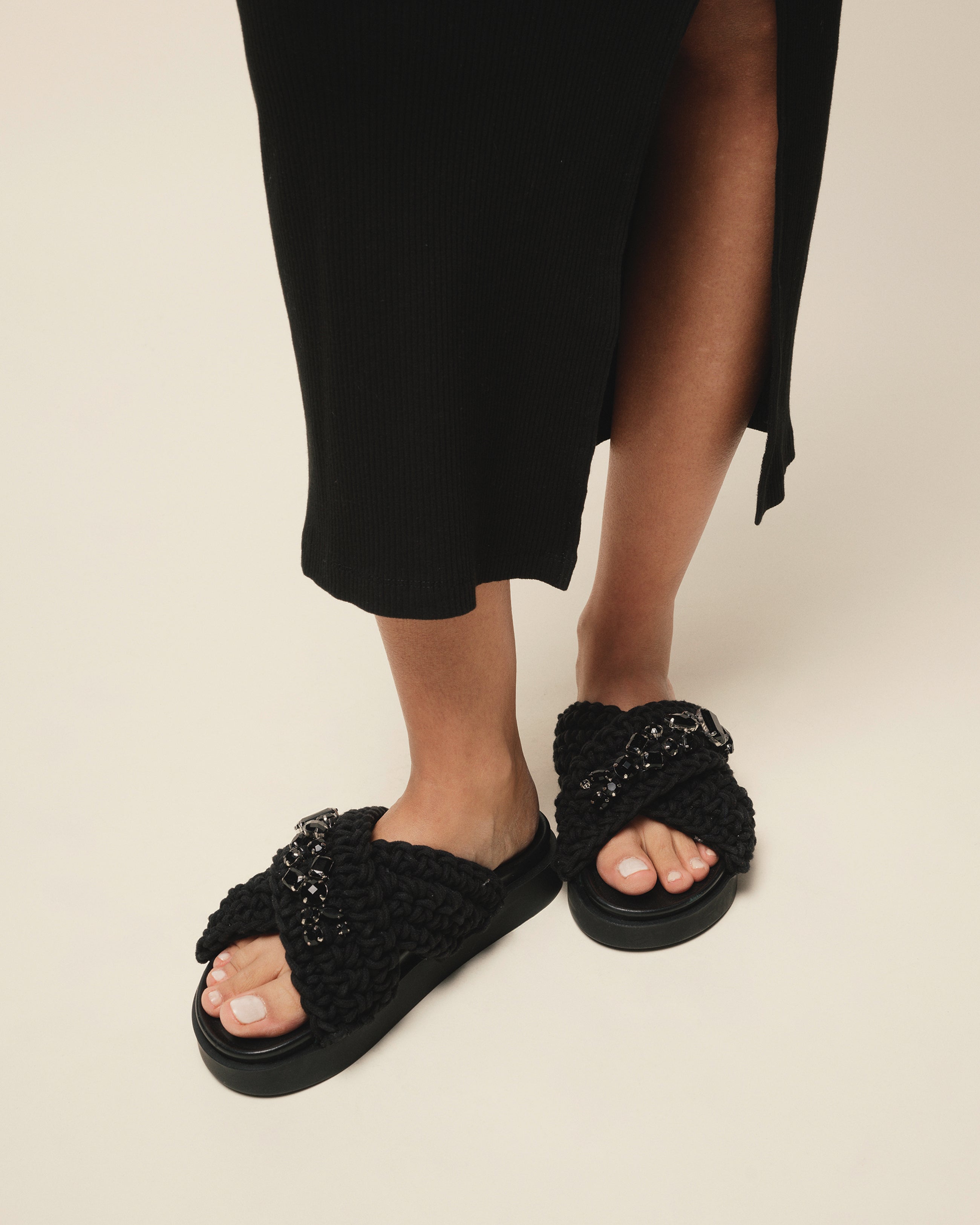 Inuikii Woven Stones, Black