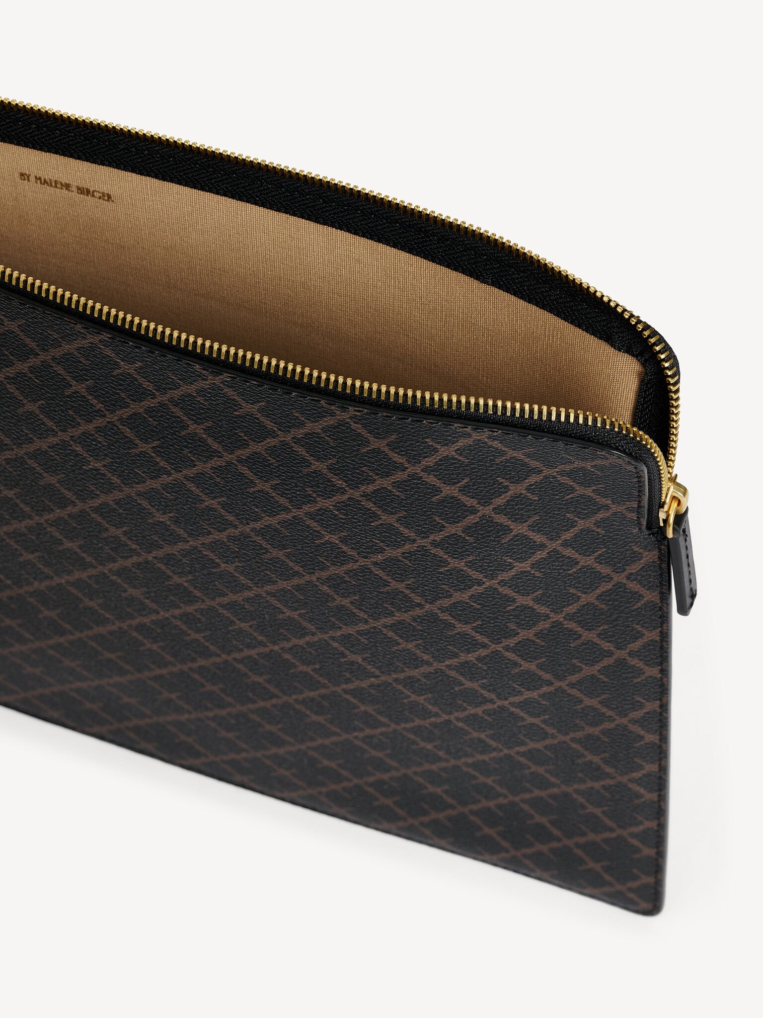 Ivy Laptop / 16 Inch – 147 DARK CHOKOLATE