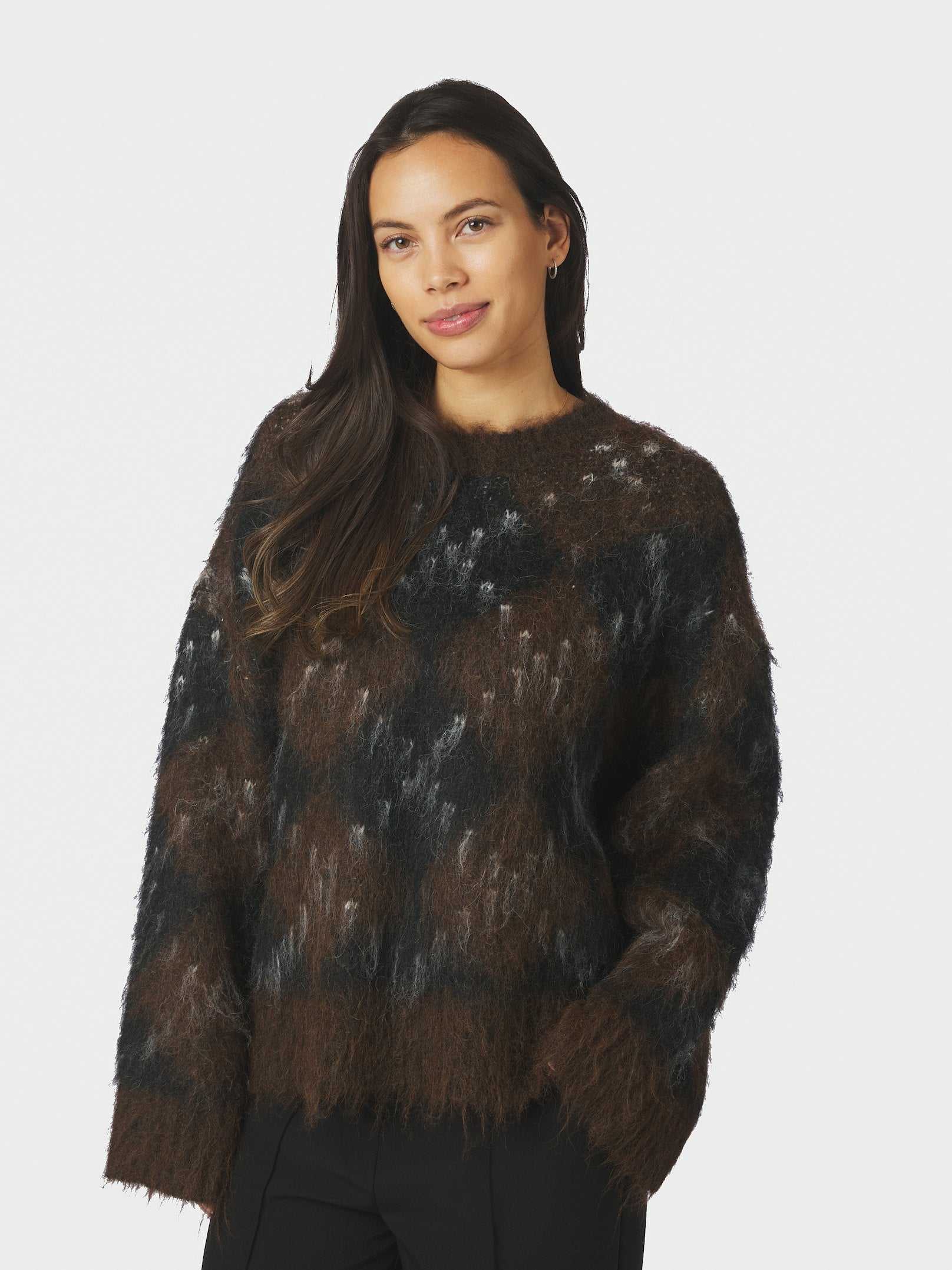 Roeme Check Fluffy Knit Blouse – DARK BROWN