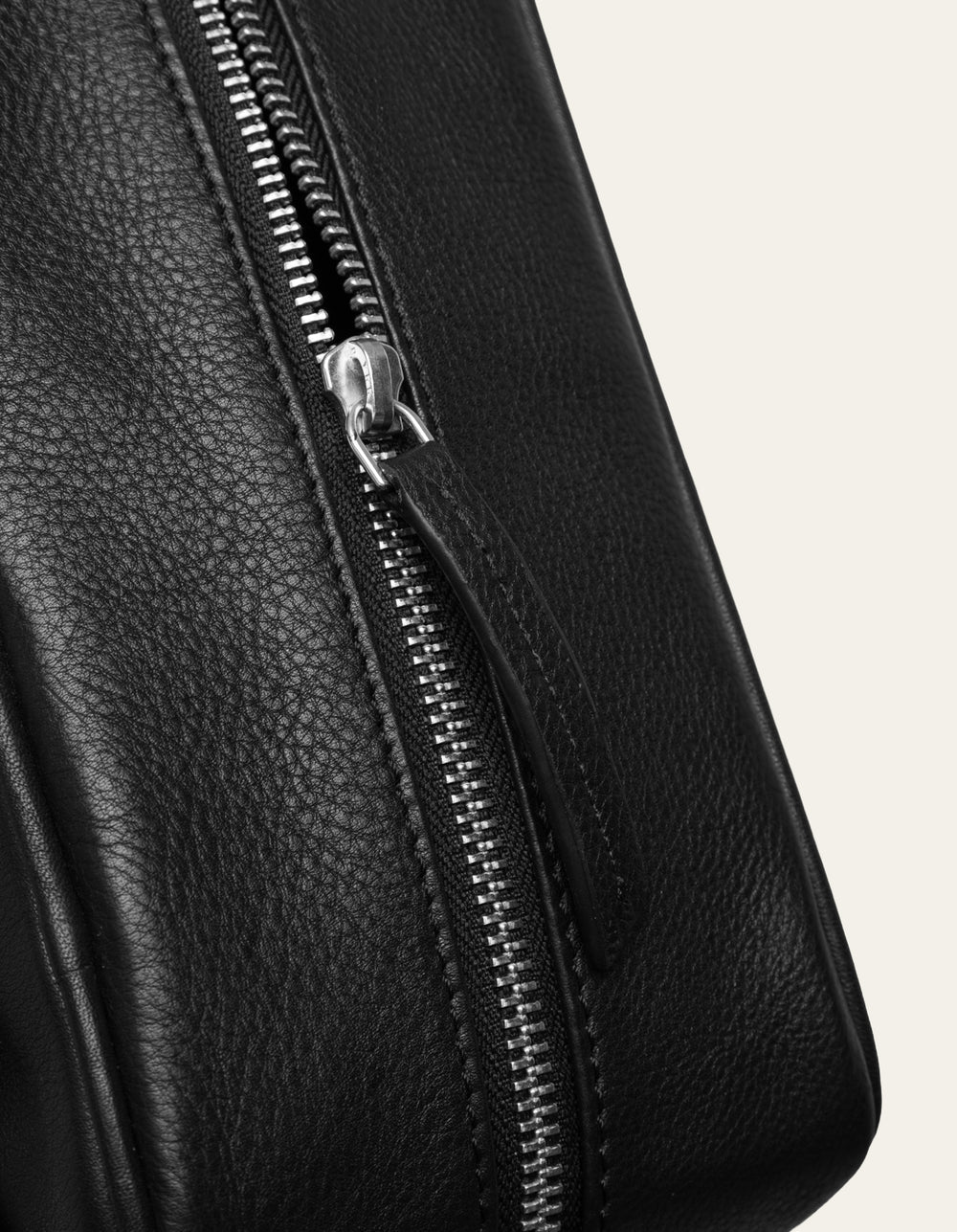 LEATHER WASH BAG