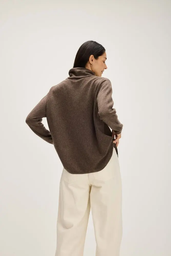 CURVED TURTLENECK CASHMERE