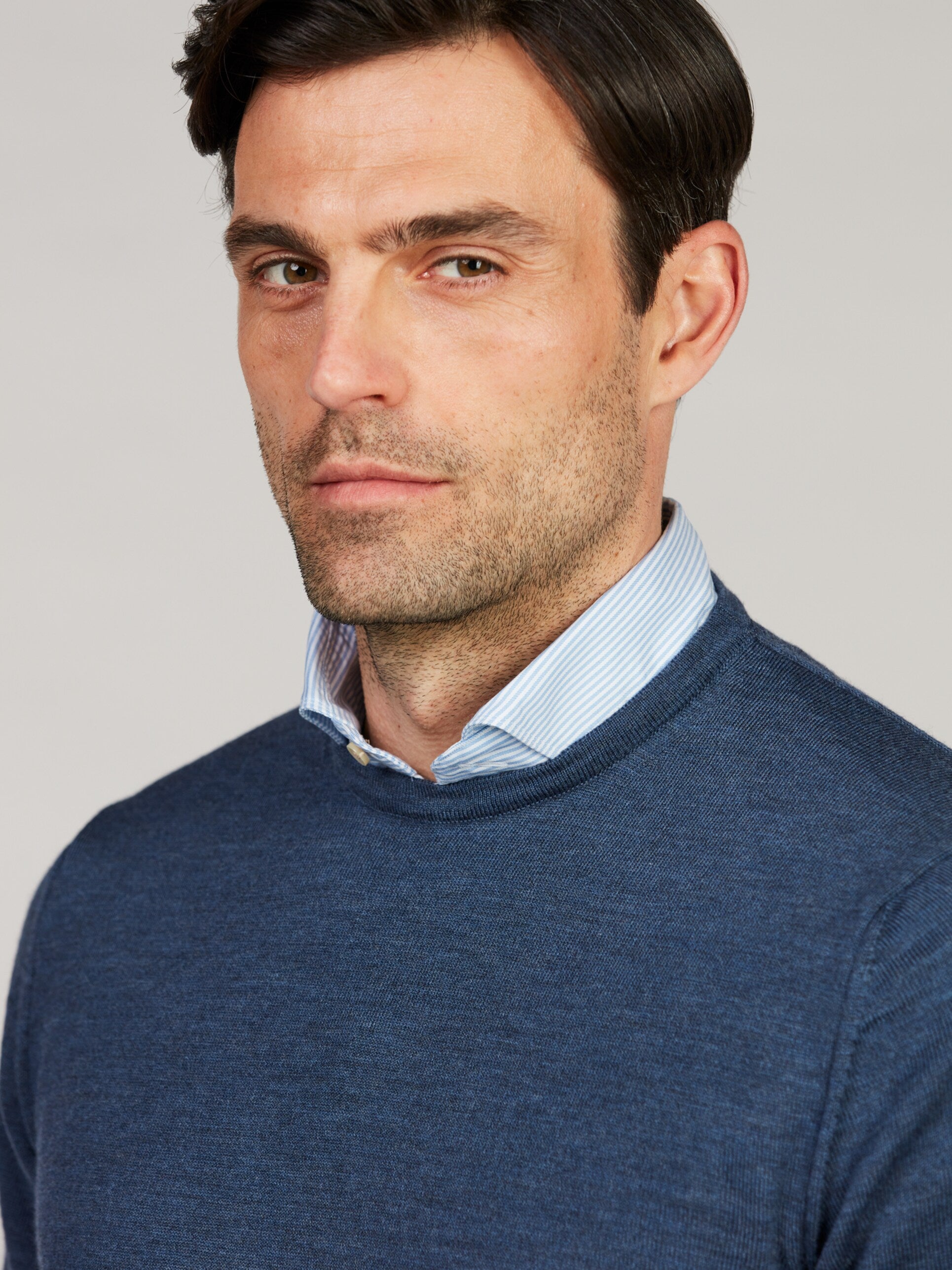 PULLOVER KNITTED CREW NECK W/ PATCH MERINO WOOL