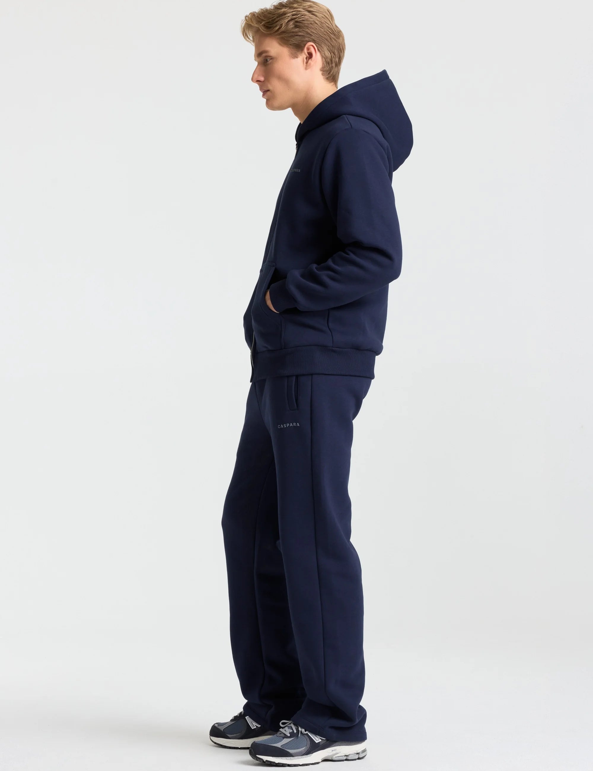 CASPARA_ECOM_Mars_DAG1_23_M_Core_Navy_ZipHoodie_SL_9356_1.webp