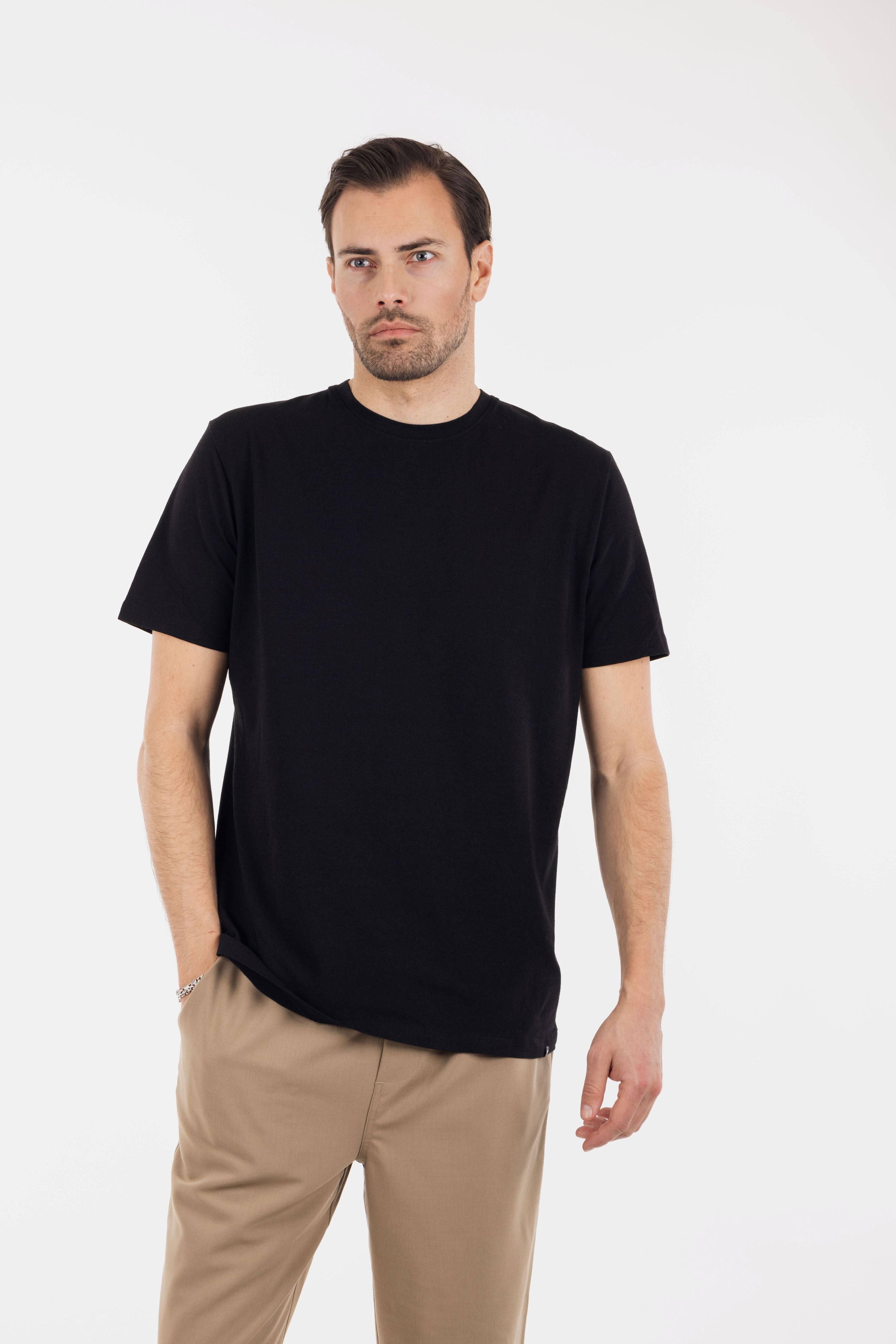 Urban Pioneers Cobi Tee Black