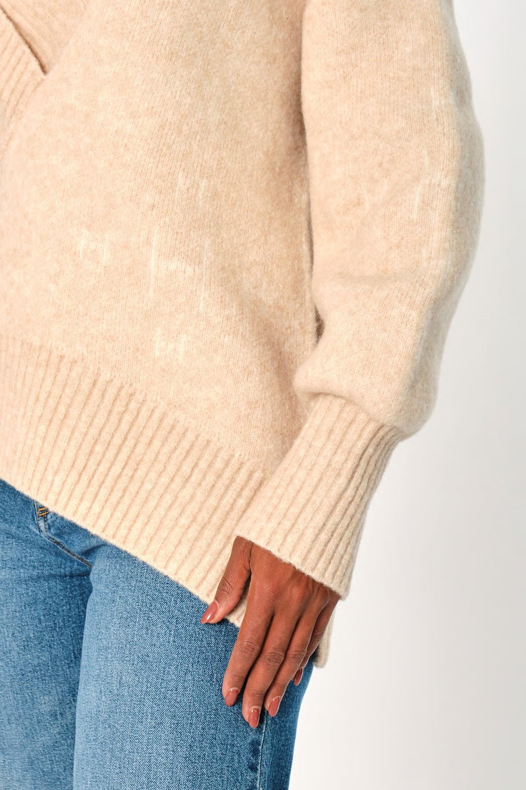 FAW V-NECK SWEATER
