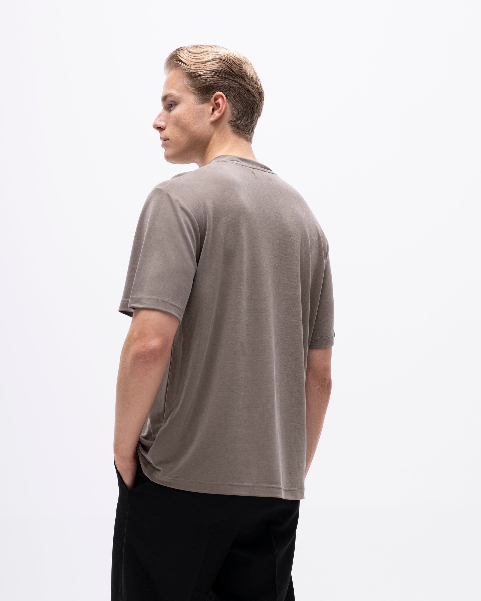 GoroT-shirt_greige1.jpg