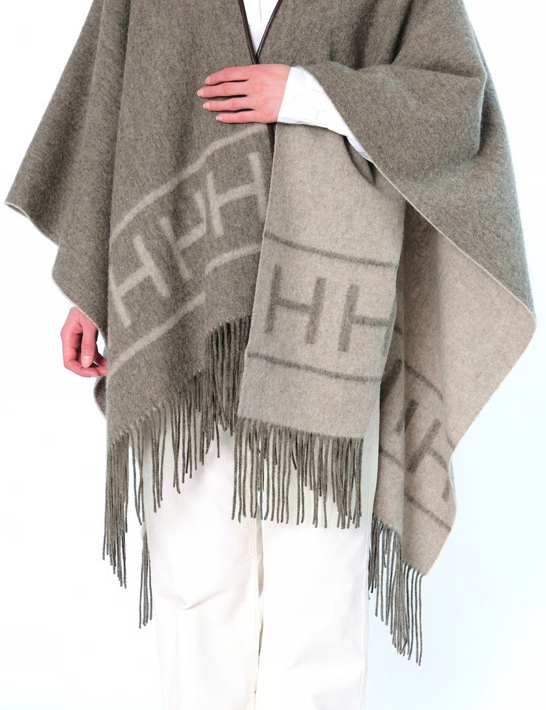 HEST_SHAWL2.avif
