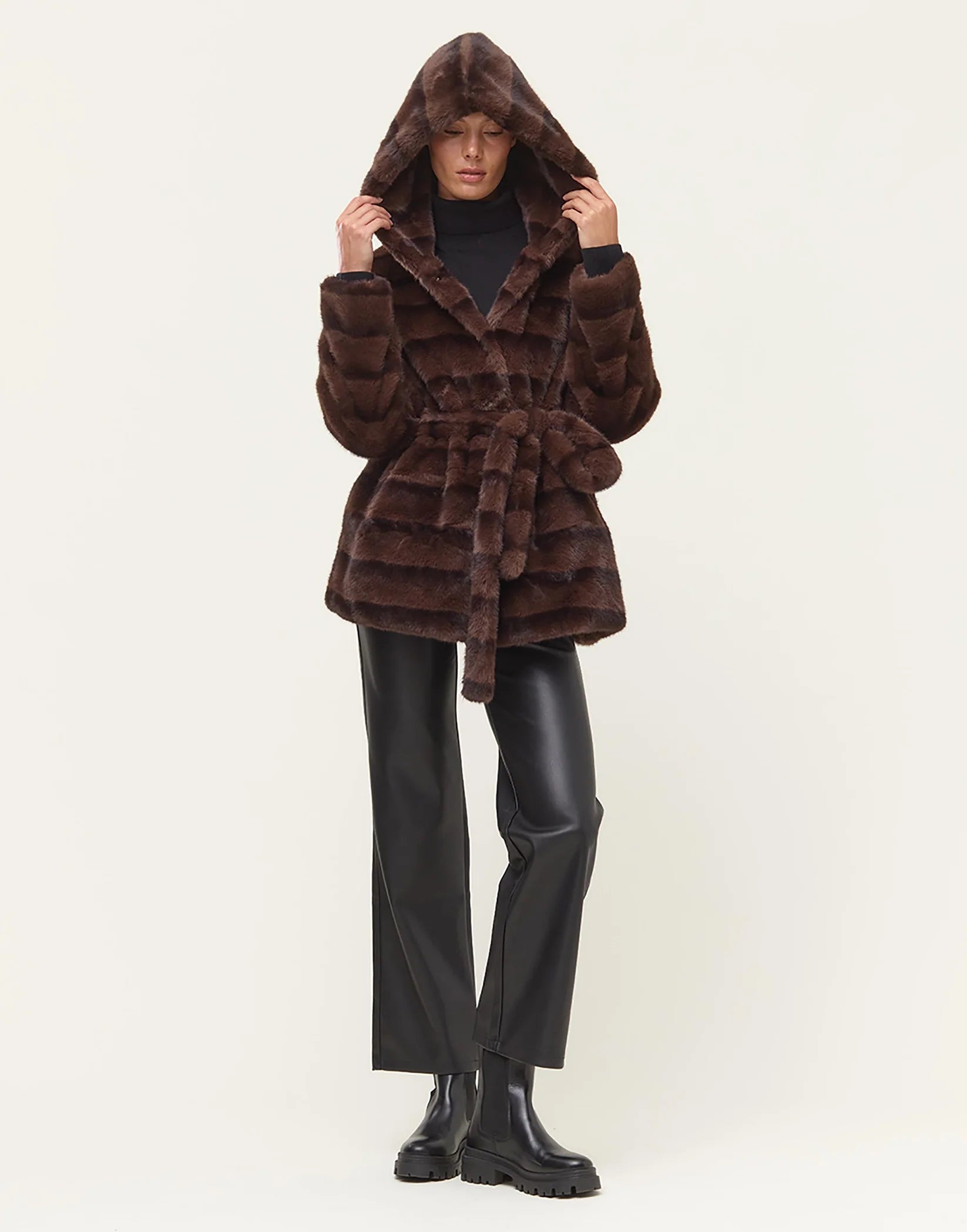 HOLLIES_252030WinonafrontWEB.webp