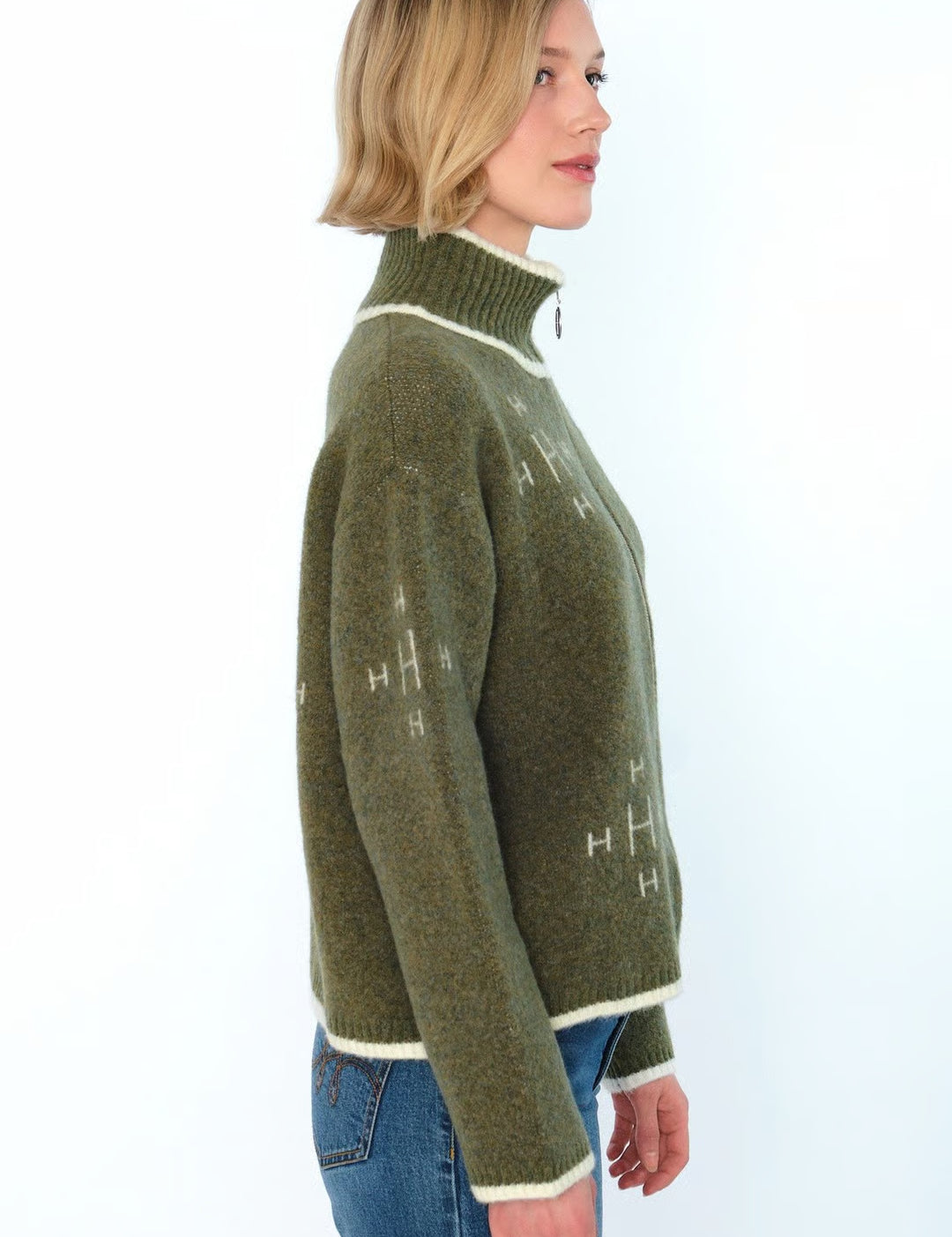 IBAN_ZIP_JACKET5.avif
