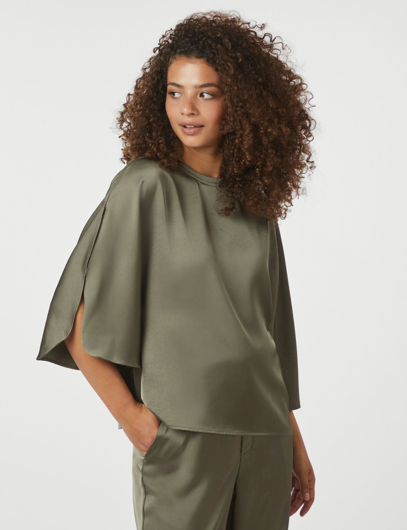 LIORA_HEAVY_SATEEN_BLOUSE6.jpg