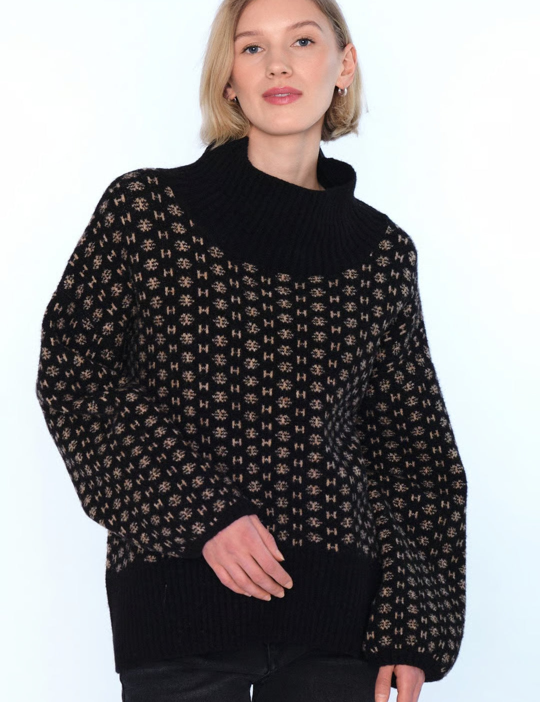 LOGO SWEATER