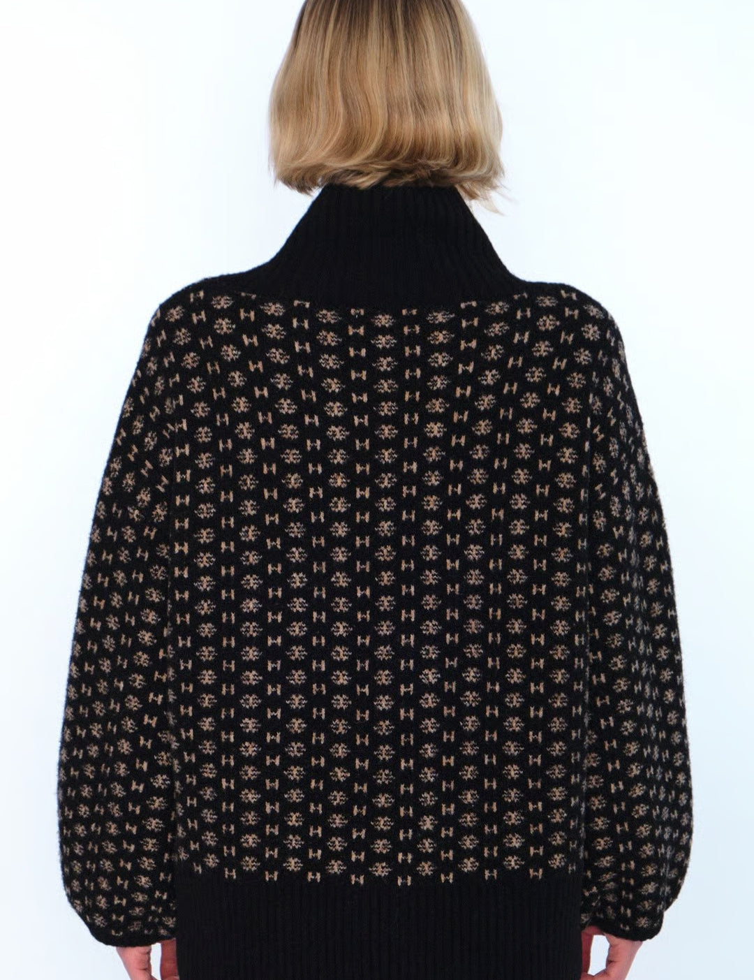 LOGO_SWEATER7.avif