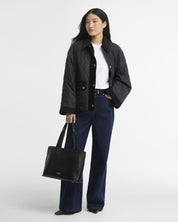 Barbour Kilnwick Quilted Jacket Black/Ancient – på modell