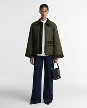 Barbour Kilnwick Quilted Jacket Olive/Shadow Classic – på modell