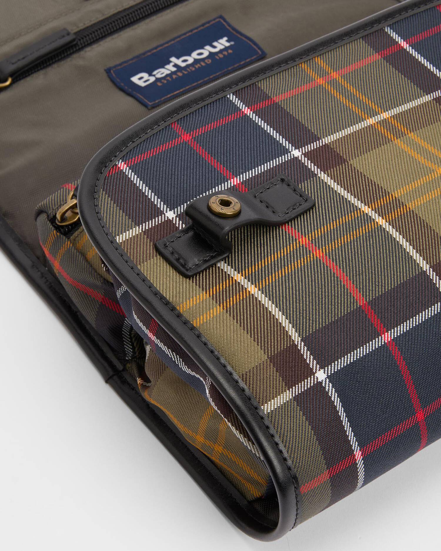 BARBOUR - TARTAN HANGING WASHBAG