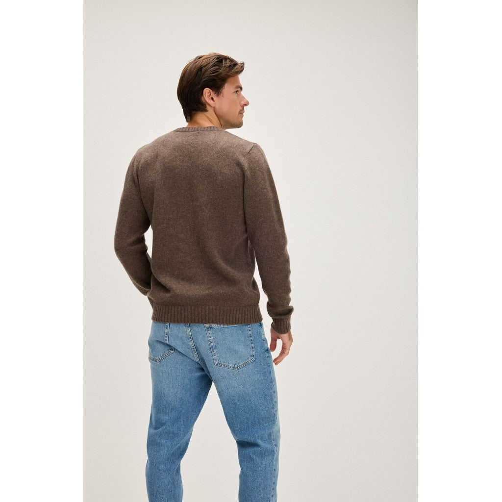 MAN CHUNKY O-NECK SWEATER CACAO