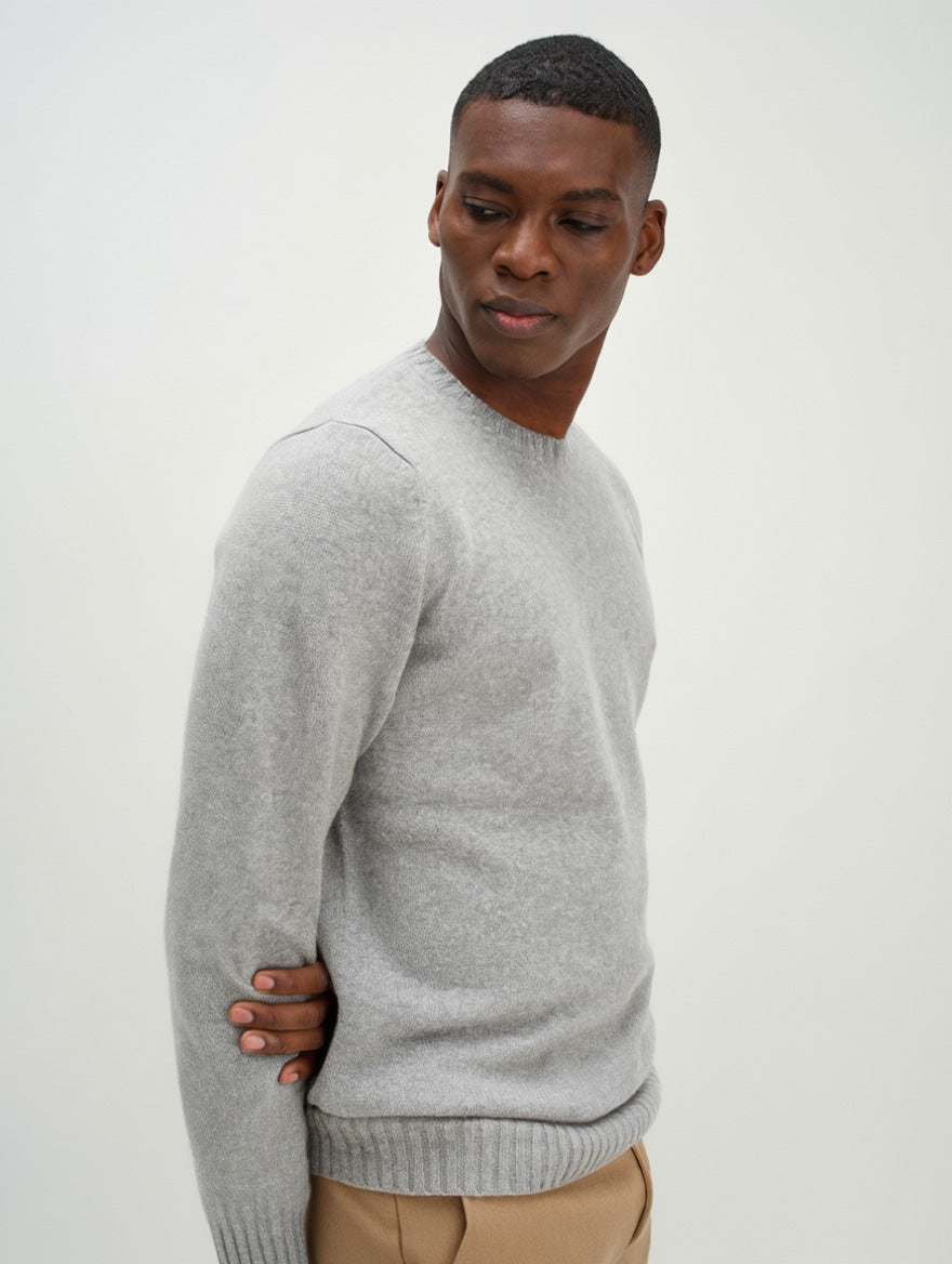 MAN CHUNKY O-NECK SWEATER LIGHT GREY
