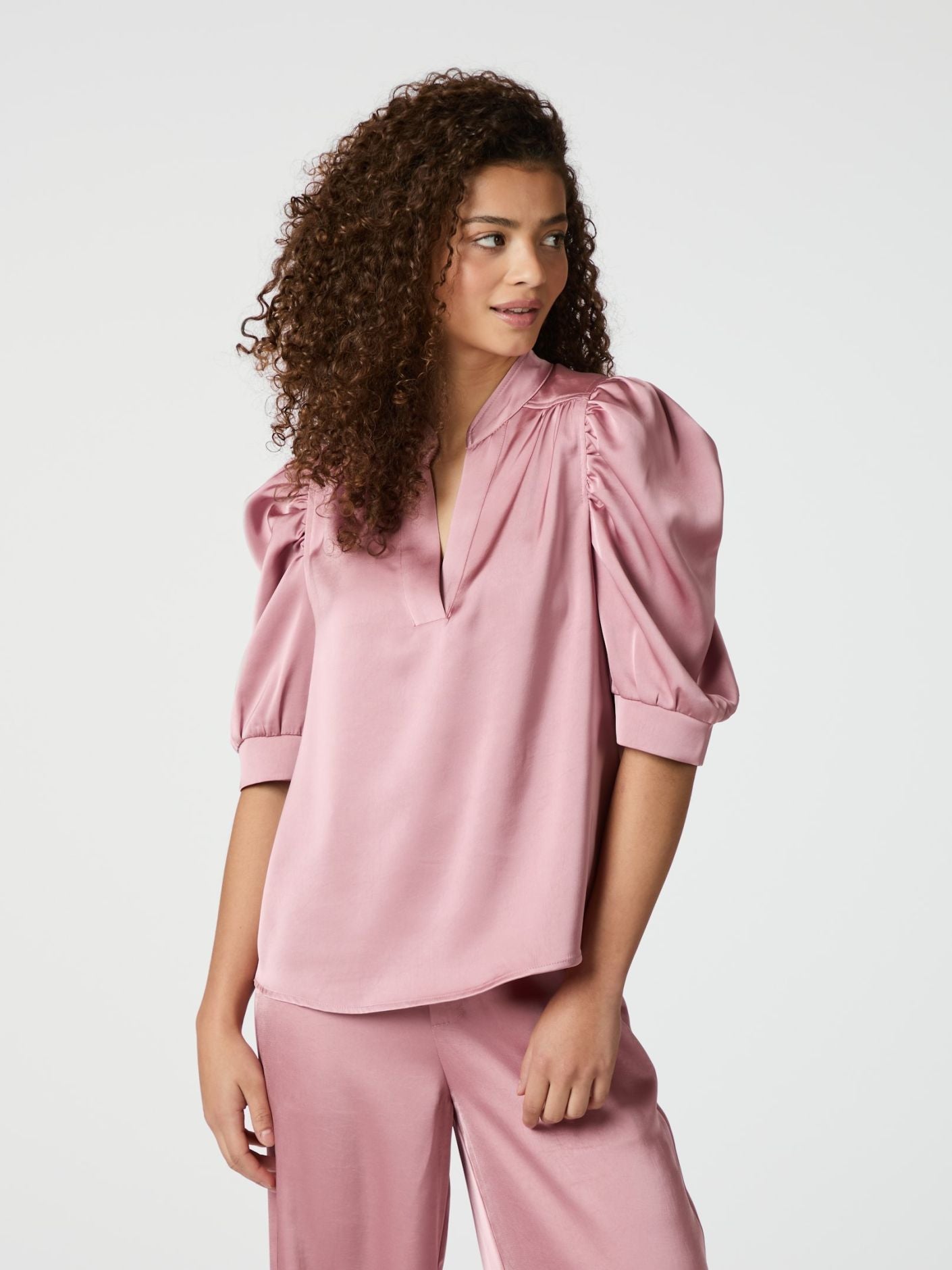 ROELLA HEAVY SATEEN BLOUSE