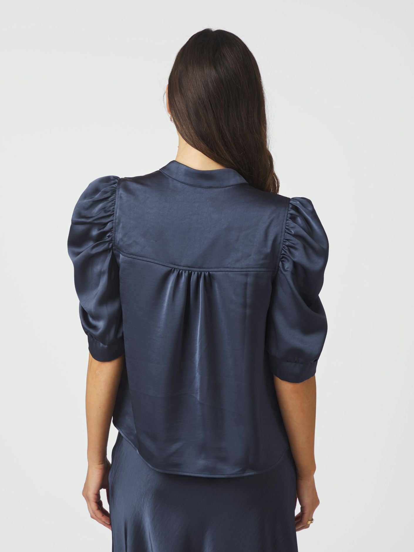 ROELLA HEAVY SATEEN BLOUSE