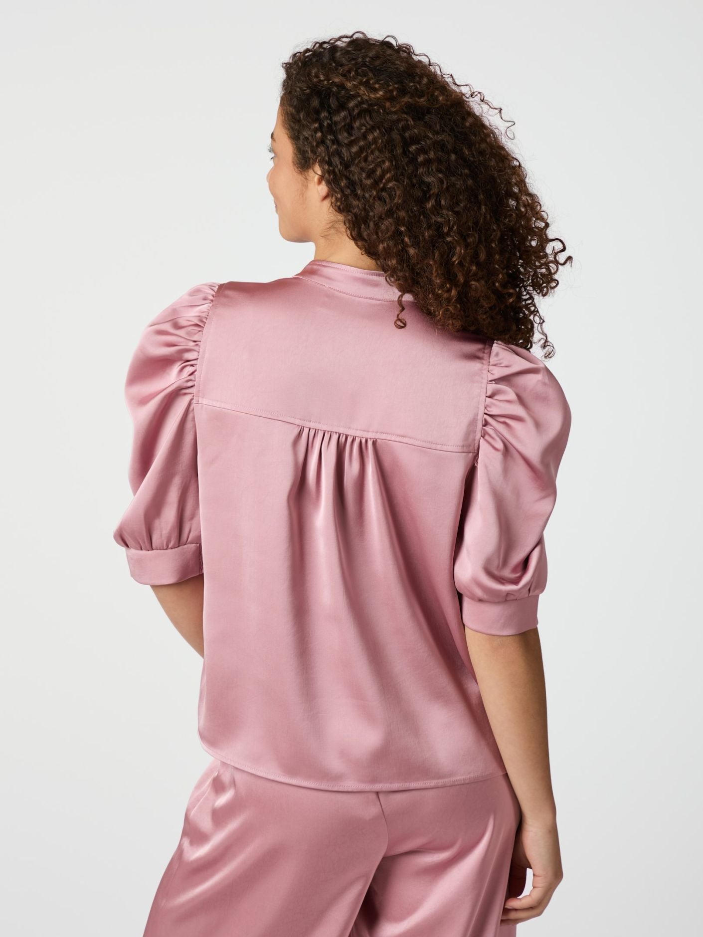 ROELLA HEAVY SATEEN BLOUSE