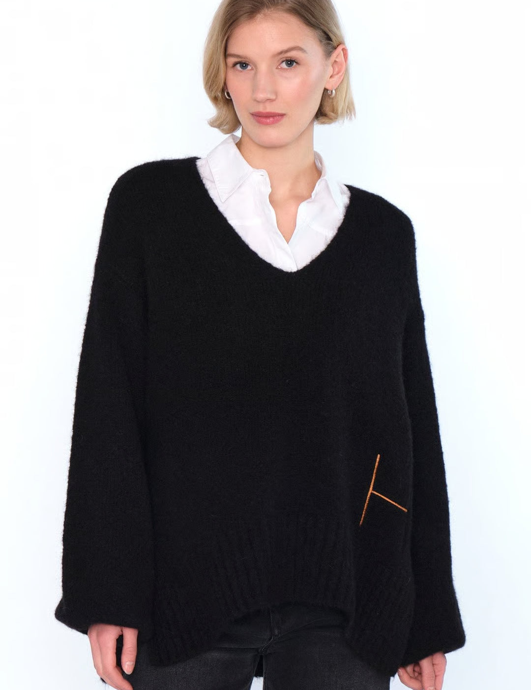 SOFIEV-NECKSWEATER.avif