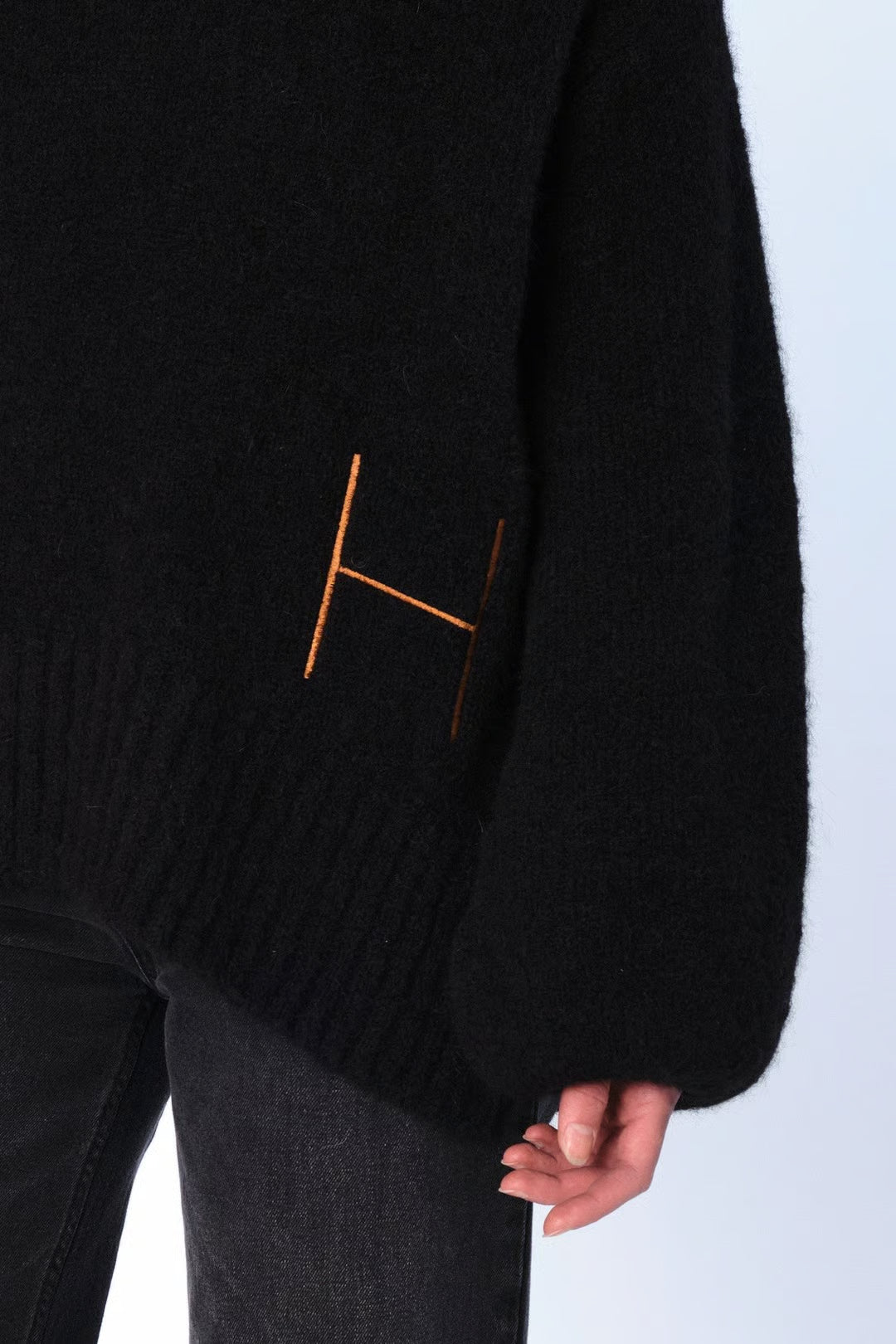 SOFIE V-NECK SWEATER