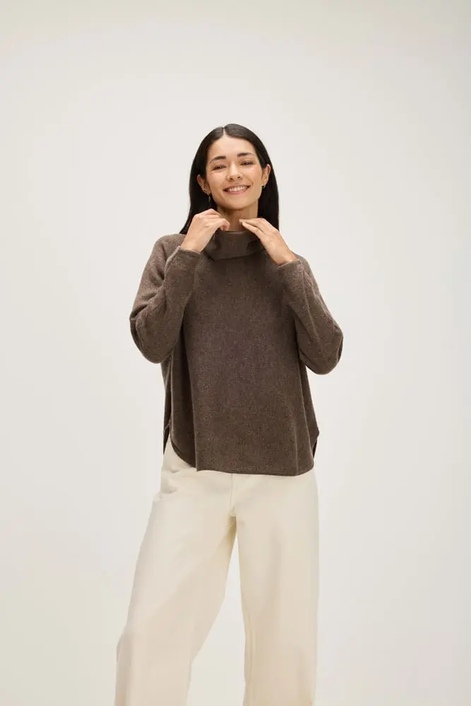 CURVED TURTLENECK CASHMERE