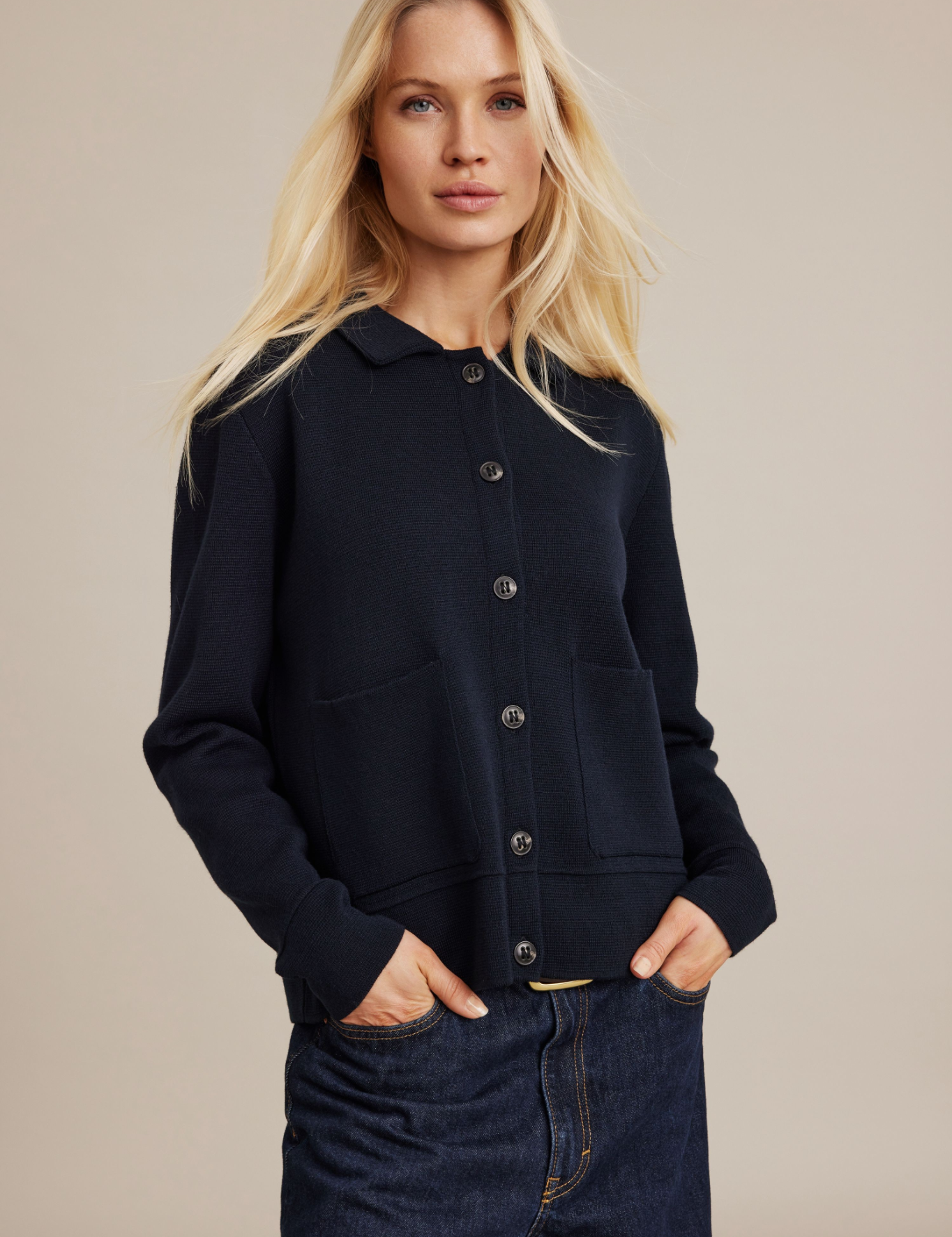 navy_cardigan_model.png