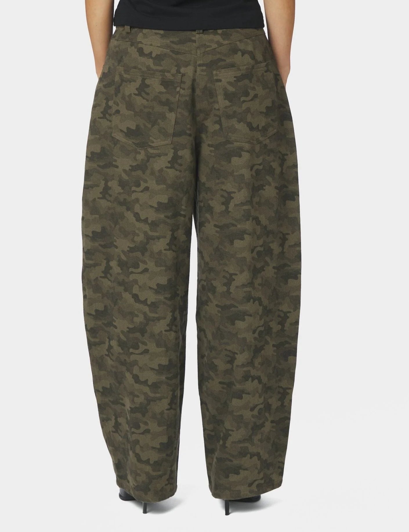 neo-noir-haven-jeans-170550-587-camou-bukser-414036.webp