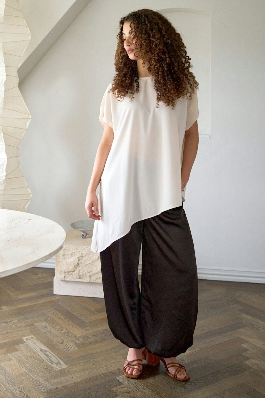 NERITA ASYMMETRIC BLOUSE 121 OFF WHITE