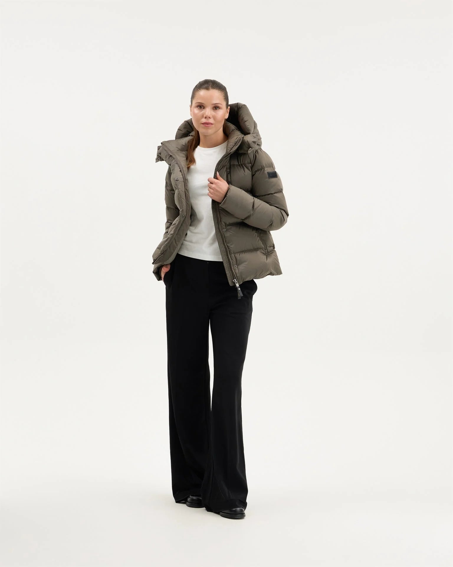 stella-kalamate-5079_x1920_b14fe78c-6414-4bb3-b7c3-22d36fa81d2d.webp